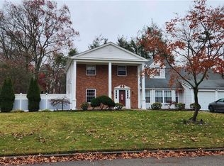 27 Teele Dr, Coram, NY 11727