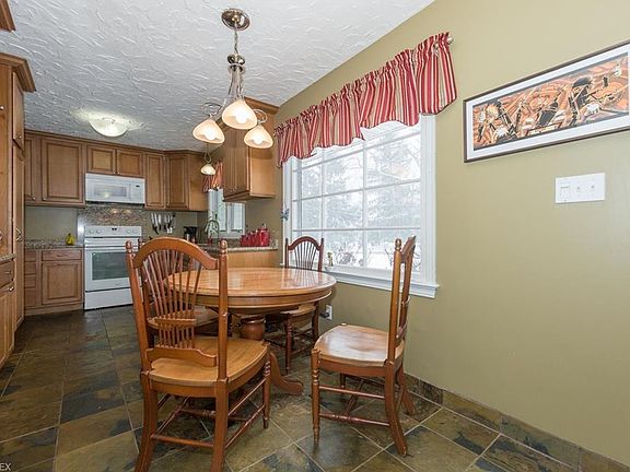 3rd image of 6815 Somerset Dr