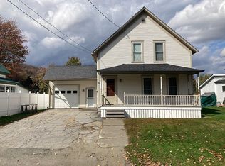 98 Cottage St, Hardwick, VT 05843