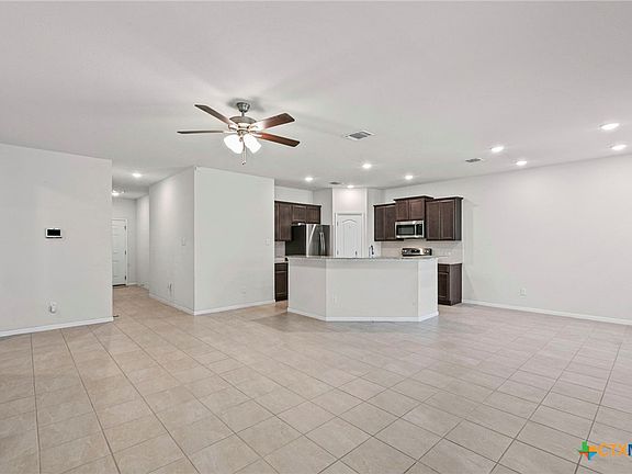 4th image of 424 Oxford Ln