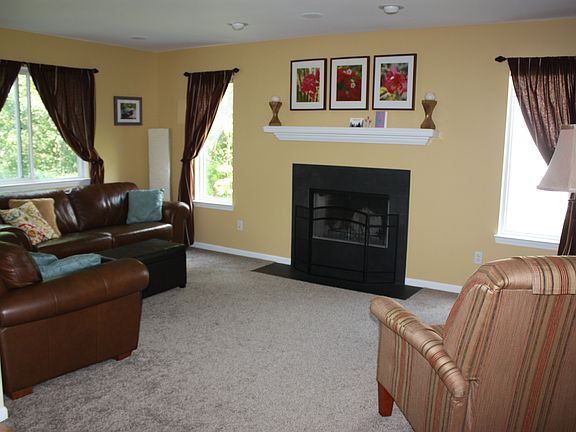 Spacious living room