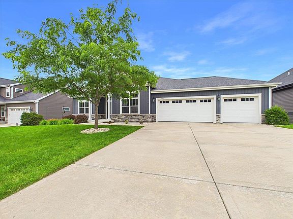 3rd image of 9420 Ashworth Dr