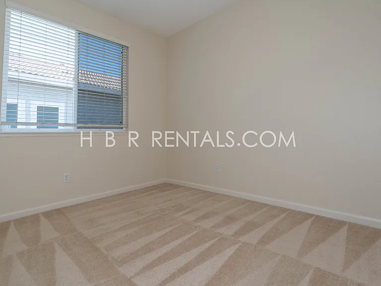 2417 Veneto Ln — Photo 26