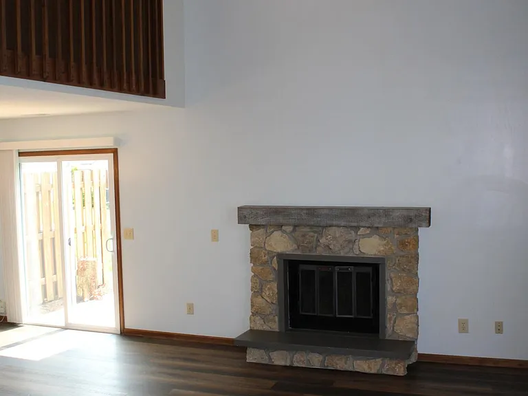 6034 Sawmill Woods Dr — Photo 4