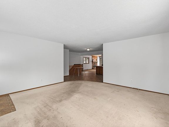 5th image of 346 McKnight Rd S