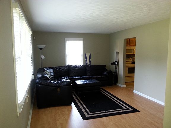 5th image of 200 Dumont Ave