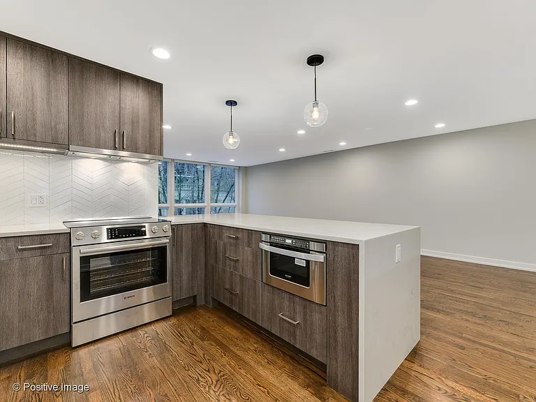 1241 N Dearborn St #4 — Photo 7