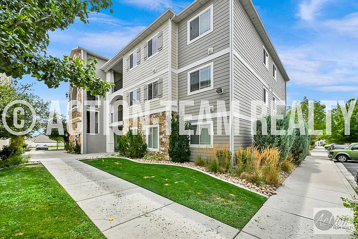 3 bed, 2.5 bath, 1264 sqft, $1,650 — Photo 2