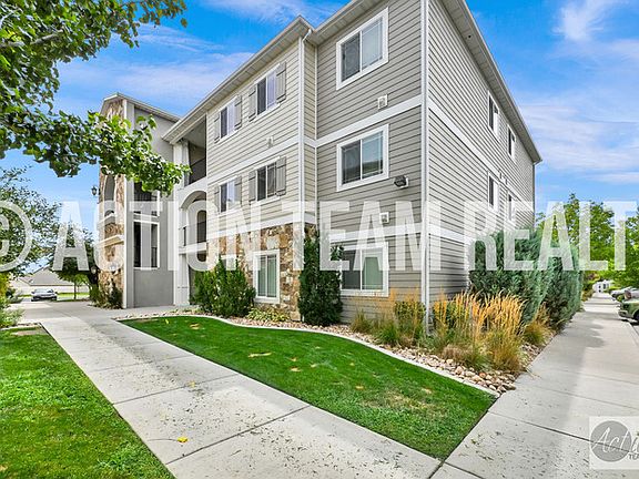 2nd image of 1849 N Crest Rd #1849