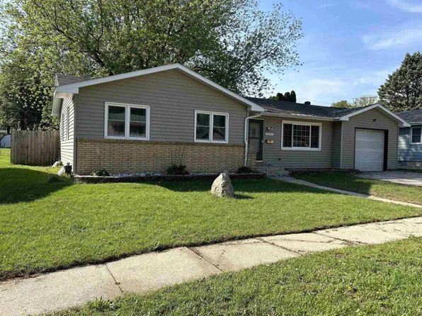 1000 10th St, Charles City, IA 50616