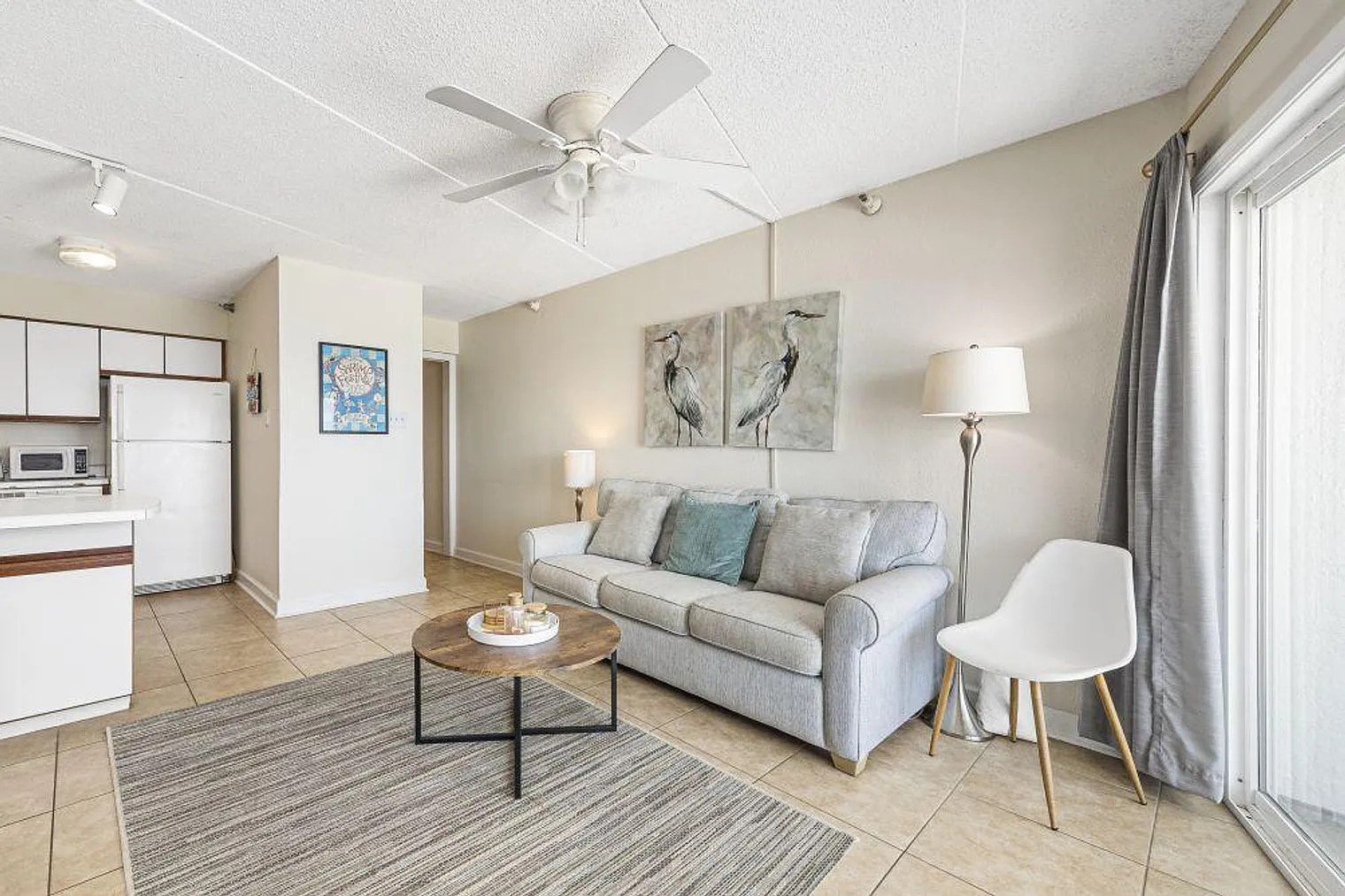 1 bed, 1.0 bath, 753 sqft, $3,158 — Photo 2