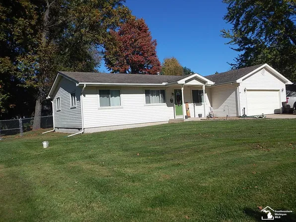4396 Steck Dr, Temperance, MI 48182