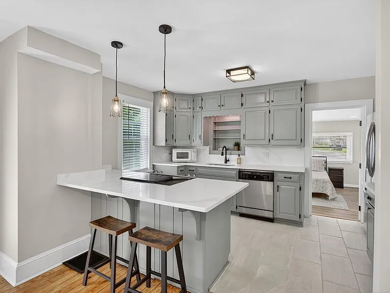 131 S Willow St — Photo 10