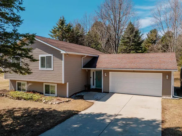 4277 Weatherby Ln, Traverse City, MI 49685