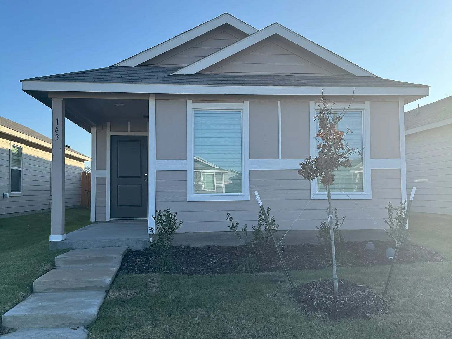 143 Sesame Ln — Photo 3