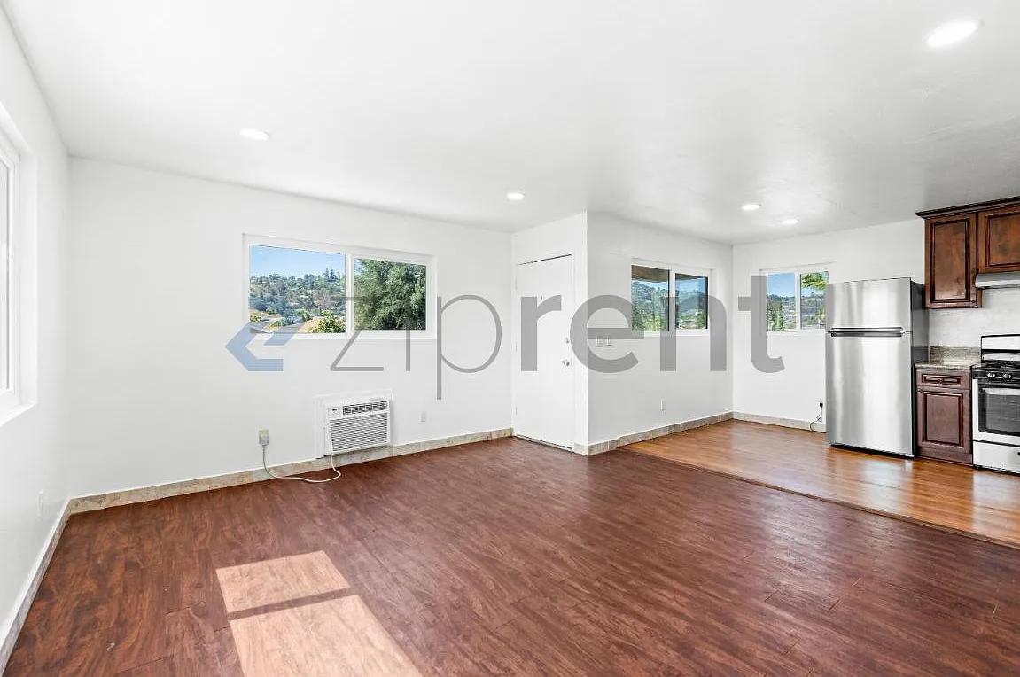 3 bed, 1.5 bath, 958 sqft, $2,795 — Photo 2