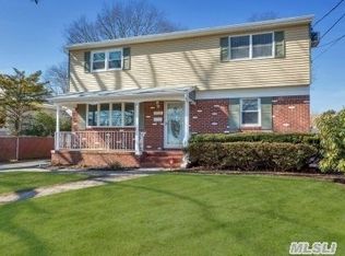 2116 Fir St, Wantagh, NY 11793