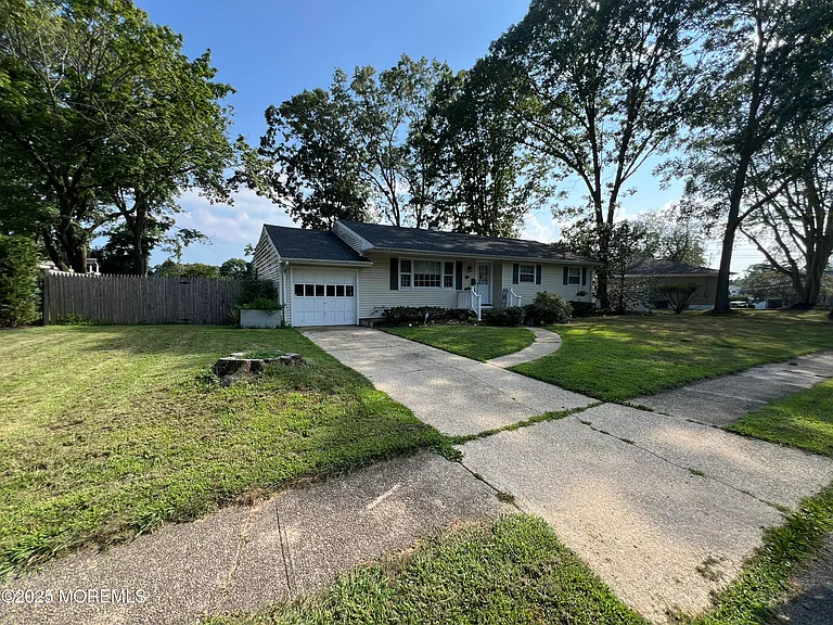 8 Corey Dr — Photo 4