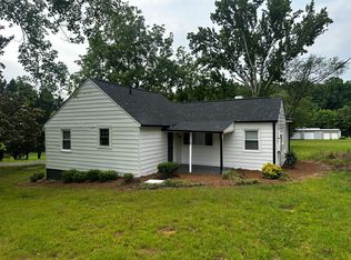 6328 Robinhood Rd, Pfafftown, NC 27040