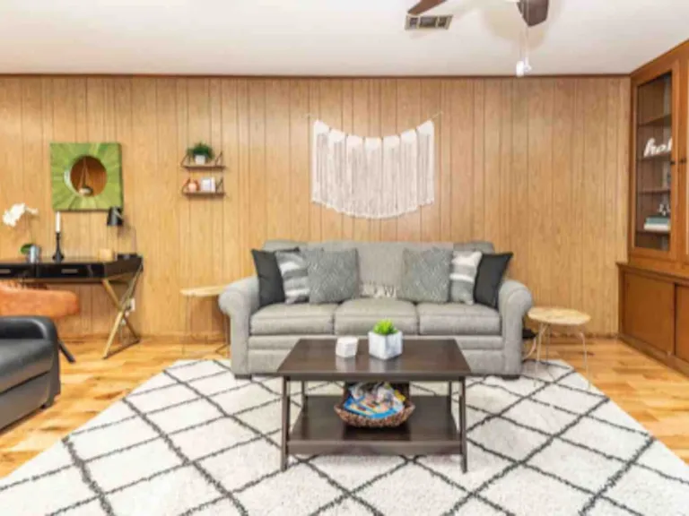 Oak Ave — Photo 17