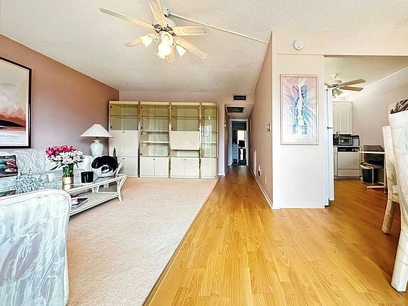3rd image of 4046 Ventnor O #4046