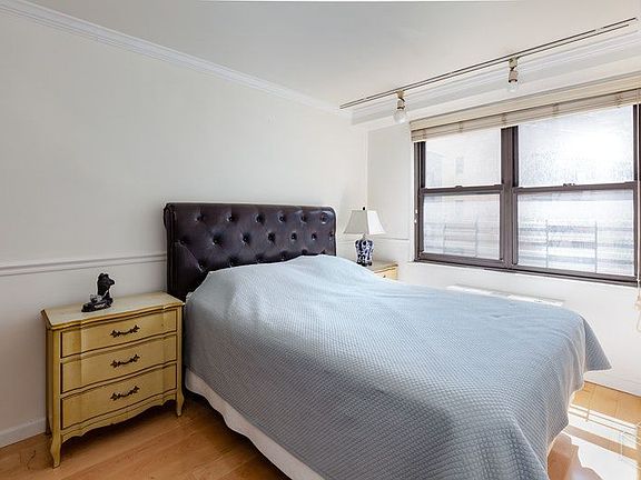 3rd image of 305 E 40th St APT 11C