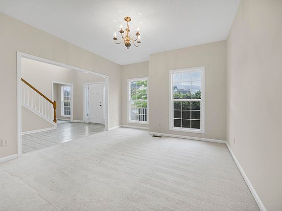 4th image of 109 Cotoneaster Dr