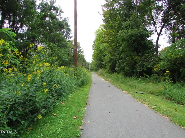 700 W Riverside Dr, Elizabethton, TN 37643