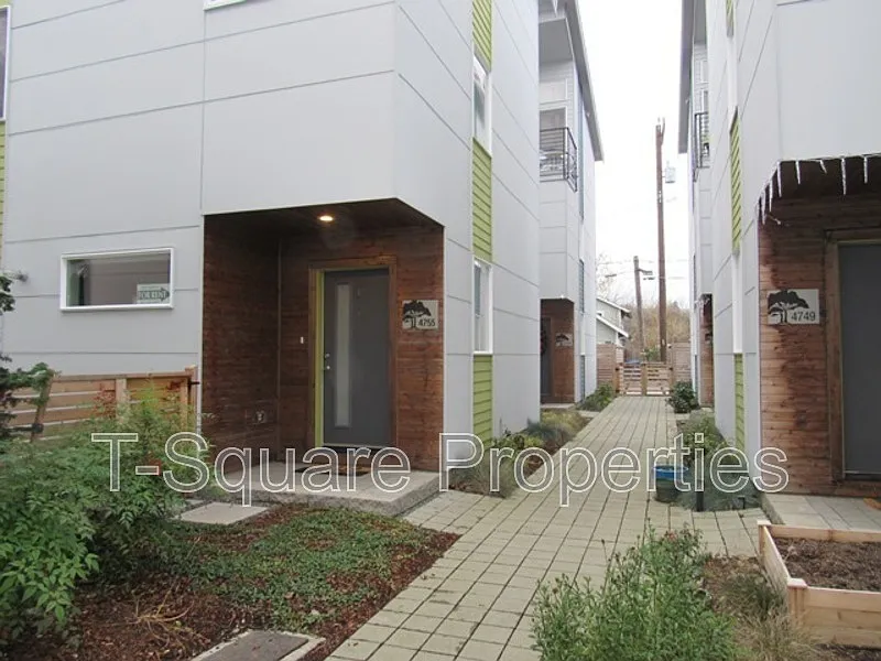 3 bed, 2.5 bath, 1590 sqft, $3,050 — Photo 2