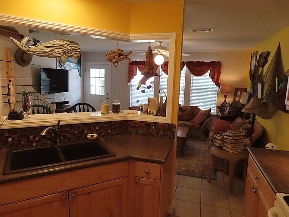 3rd image of 207 Sawyer Ln