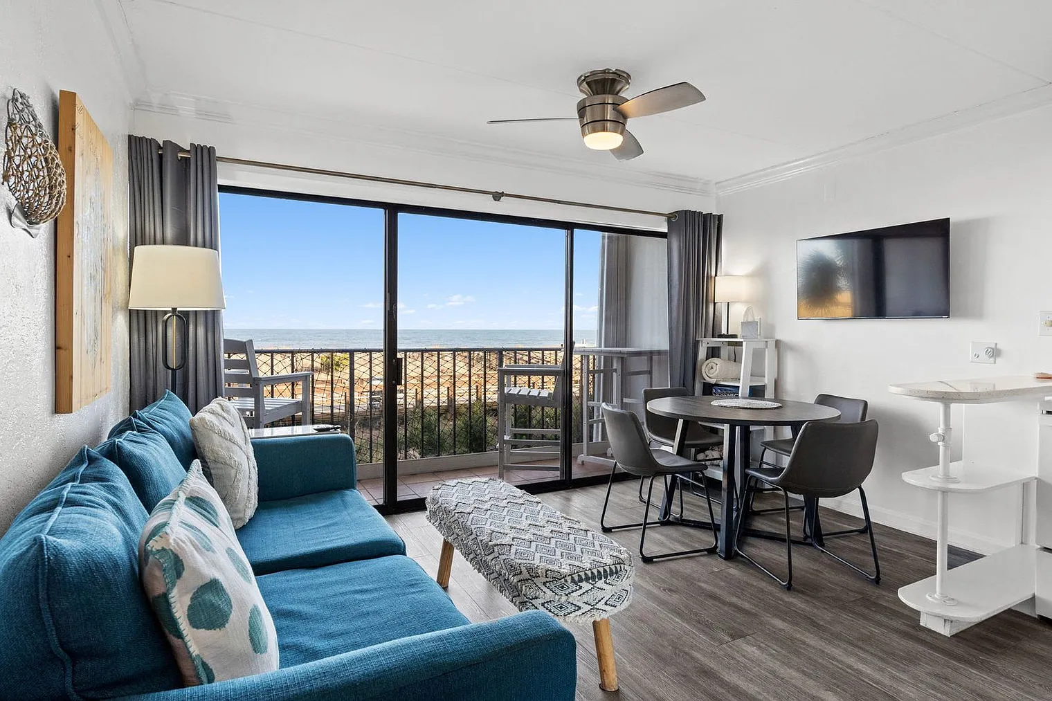 2 bed, 1.0 bath, 775 sqft, $4,332 — Photo 1