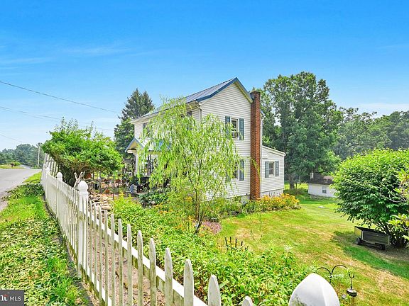 3rd image of 80 Condor Ln