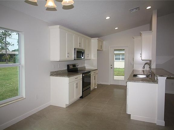 4th image of 2434 SE Renick Ave