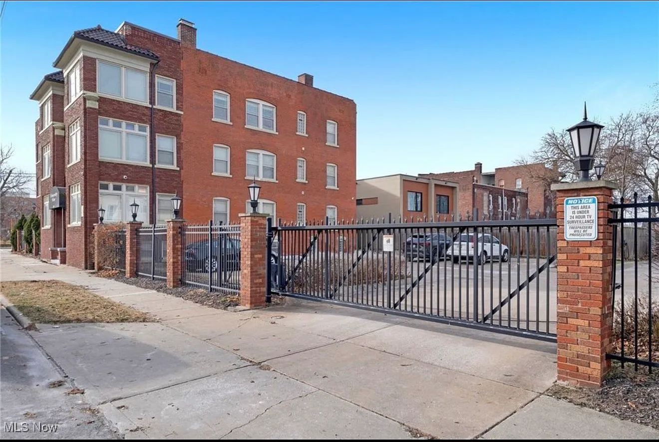 2 bed, 1019 sqft, $1,650 — Photo 3