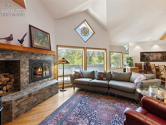 4th image of 945 Sun Valley Dr
