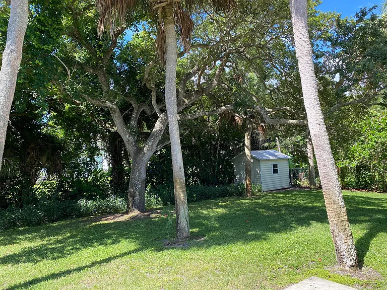 956 Tulip Ln — Photo 35
