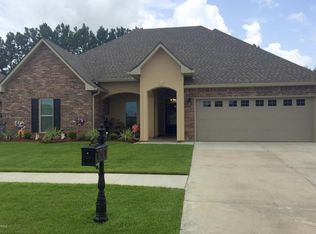 211 Woodhaven Rd, Youngsville, LA 70592