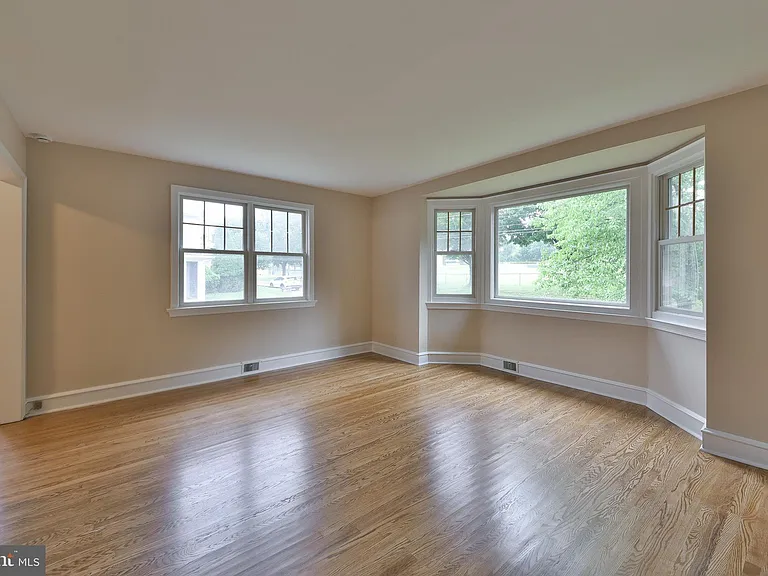 27 Bysher Ave — Photo 7