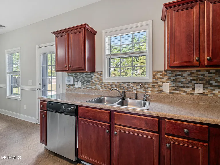 270 Silver Hills Dr — Photo 10