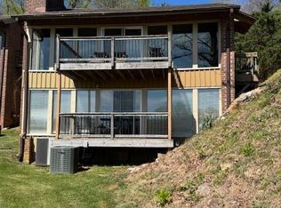 28 Doe Highlands Dr, Hillsville, VA 24343