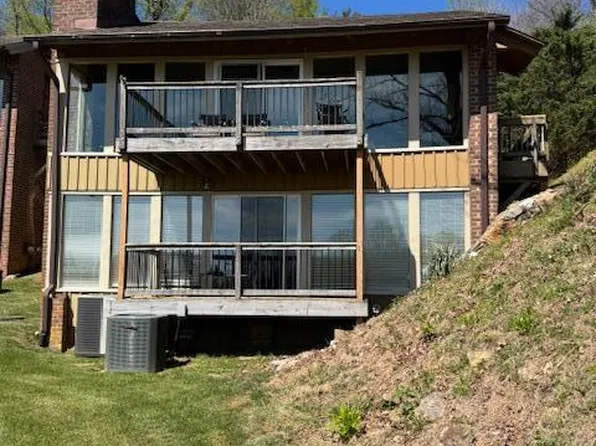 28 Doe Highlands Dr, Hillsville, VA 24343