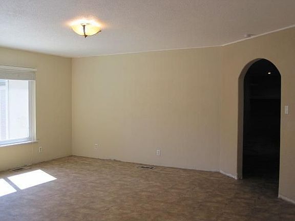 5th image of 1017 Balsam St