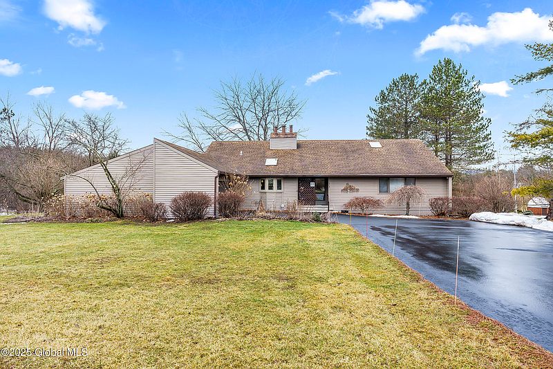 3rd image of 33 Crow Ridge Road