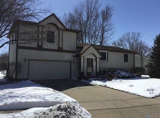 5901 W Pebble Creek Rd, Sioux Falls, SD 57106