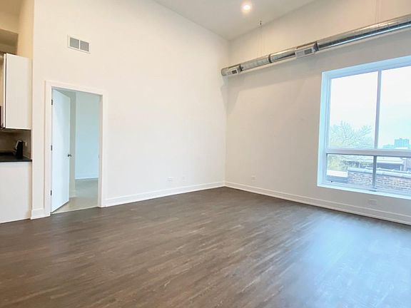 5th image of 4601 N Paulina St #405