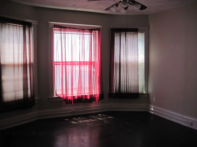 2609-11 N. Maryland Ave. — Photo 4