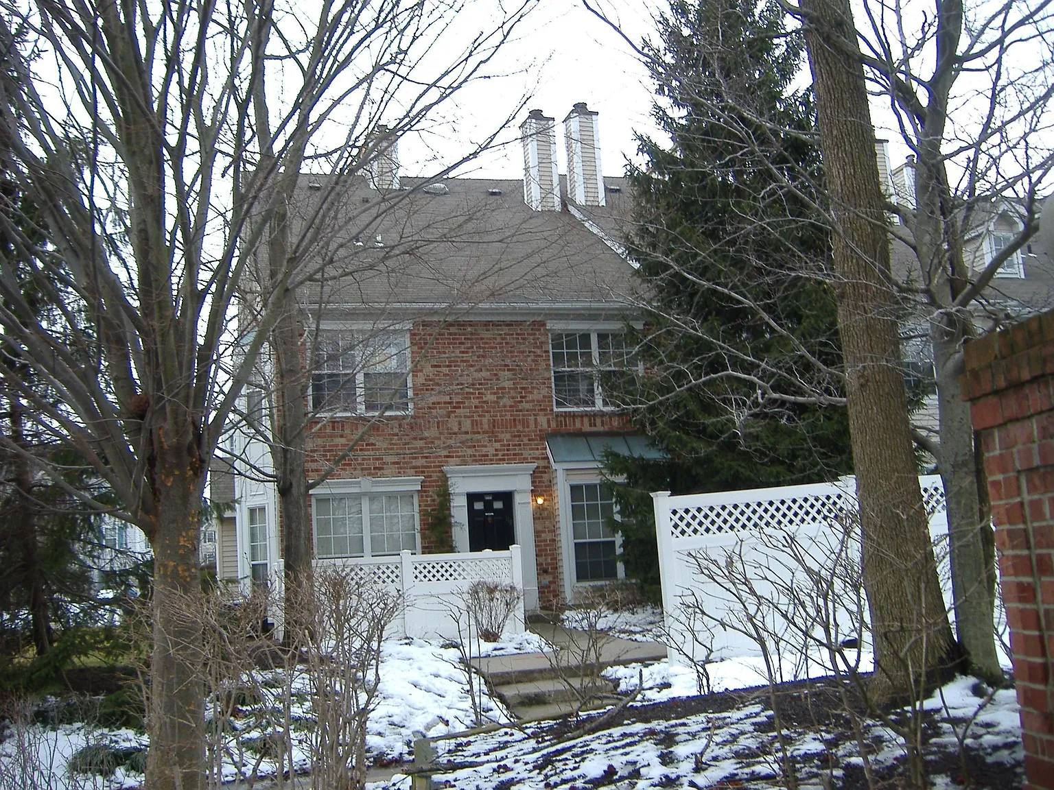 111 Albury Way photo 1