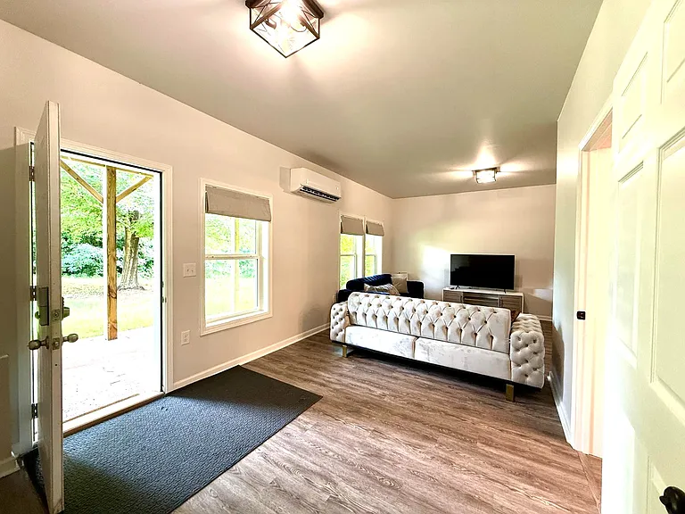 6085 Bentley Way — Photo 17
