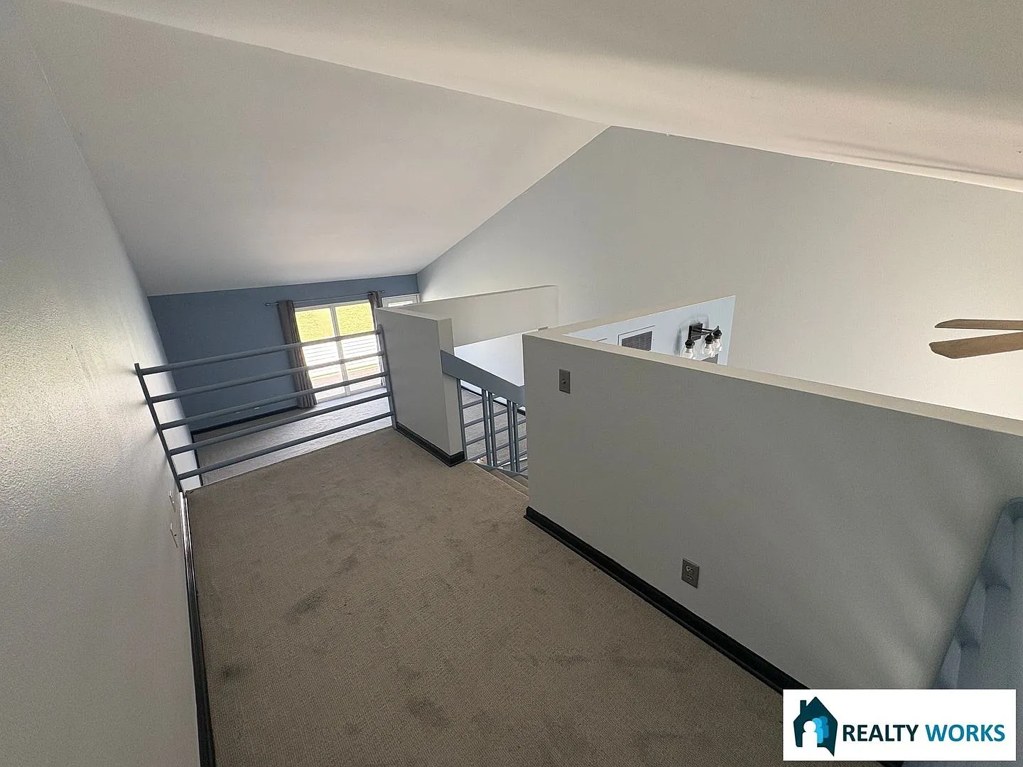 2 bedroom split foyer Townhome available for Rent! — Photo 4