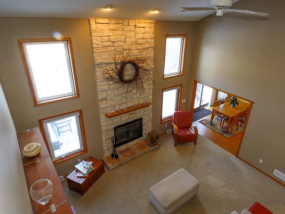 2 Story Family Rm w/fireplac